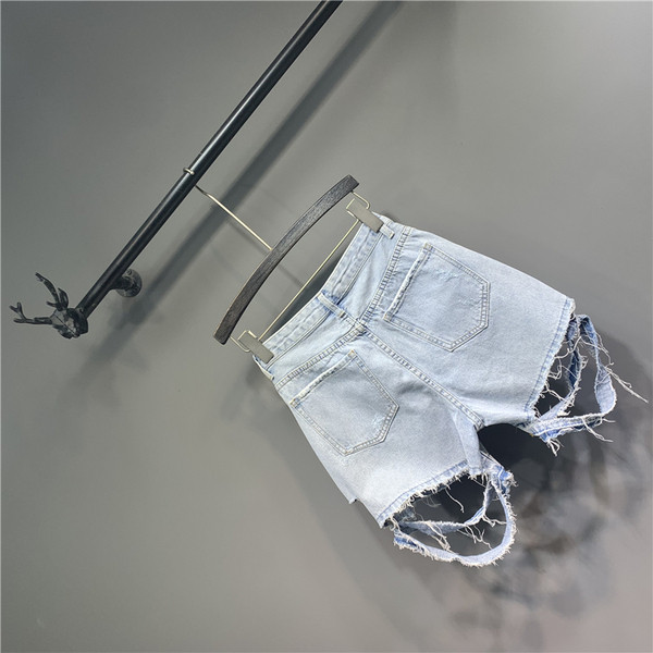 Modern rövidnadrág szakadt motívumokkal - kék színű