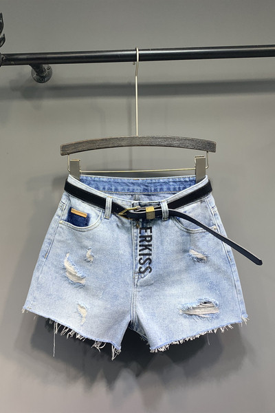 Vöö ja rebenenud motiividega naiste lühikesed püksid