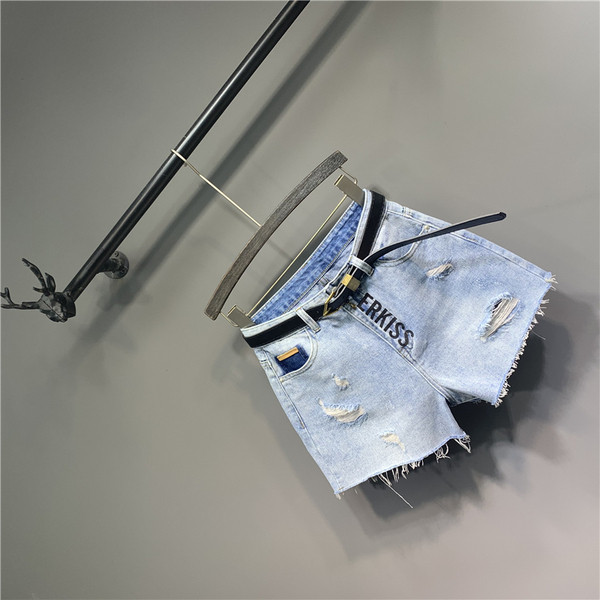 Vöö ja rebenenud motiividega naiste lühikesed püksid