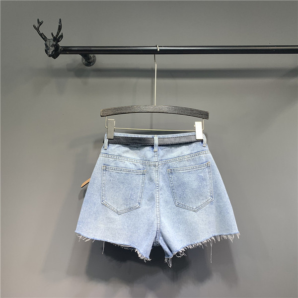 Vöö ja rebenenud motiividega naiste lühikesed püksid