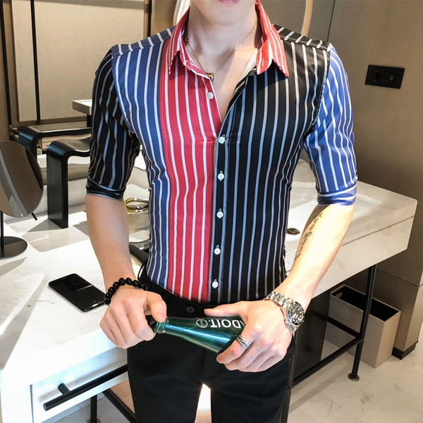 Elegáns férfi ing klasszikus gallérral és csíkokkal