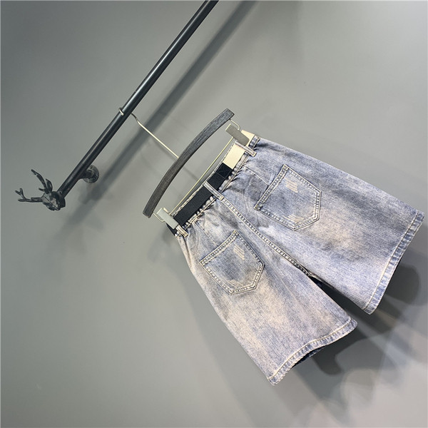 Aplikatsioonide ja rebenenud motiividega vabaaja naiste teksad