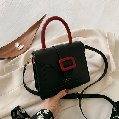 Σύγχρονη γυναικεία τσάντα από οικολογικό δέρμα με μεταλλική στερέωση