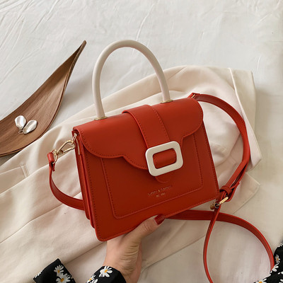 Σύγχρονη γυναικεία τσάντα από οικολογικό δέρμα με μεταλλική στερέωση