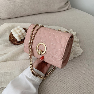 Moodne metallist kinnitusega naistekott