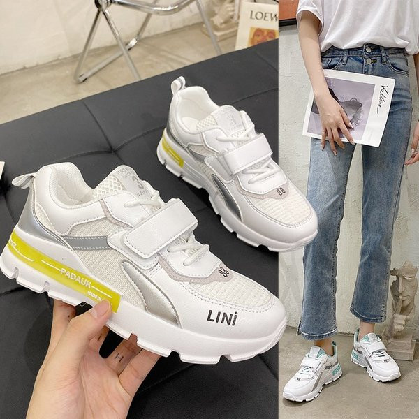 Nyári női tornacipő foltokkal, lapos talppal