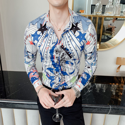 Elegantne klassikalise krae ja värvilise mustriga meestesärk