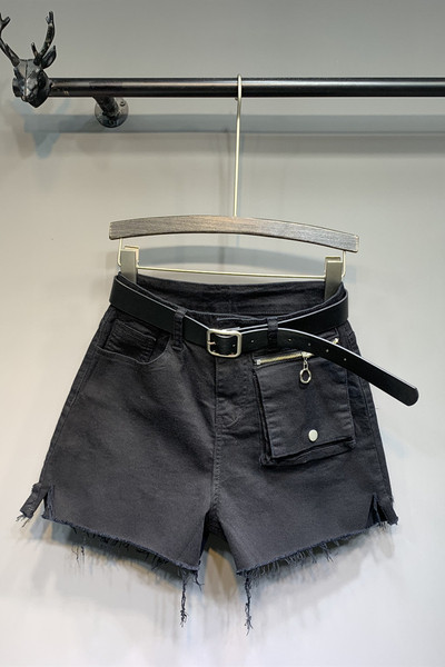 Új modell női rövidnadrág zsebbel és övvel