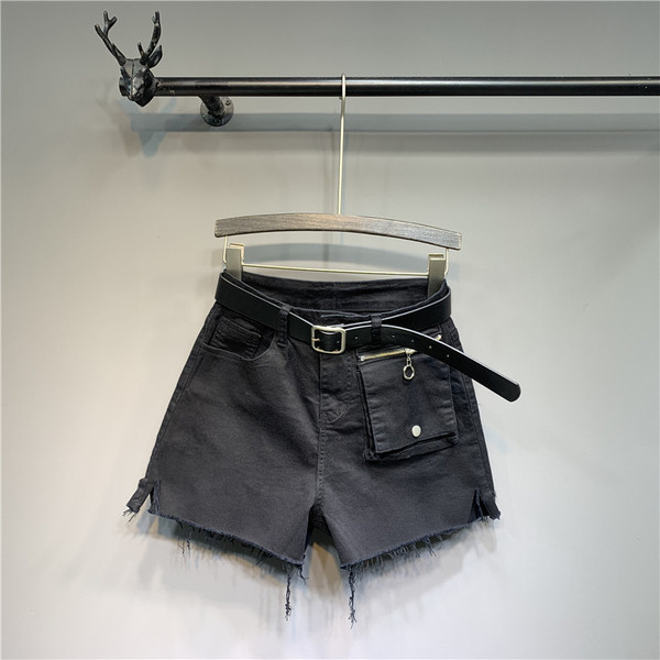 Új modell női rövidnadrág zsebbel és övvel
