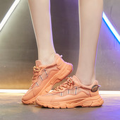 Női tornacipő fűzővel és lapos talppal