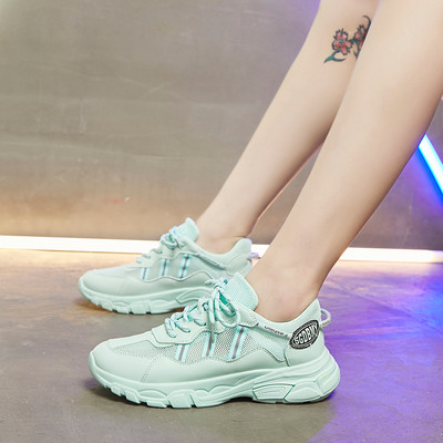 Női tornacipő fűzővel és lapos talppal