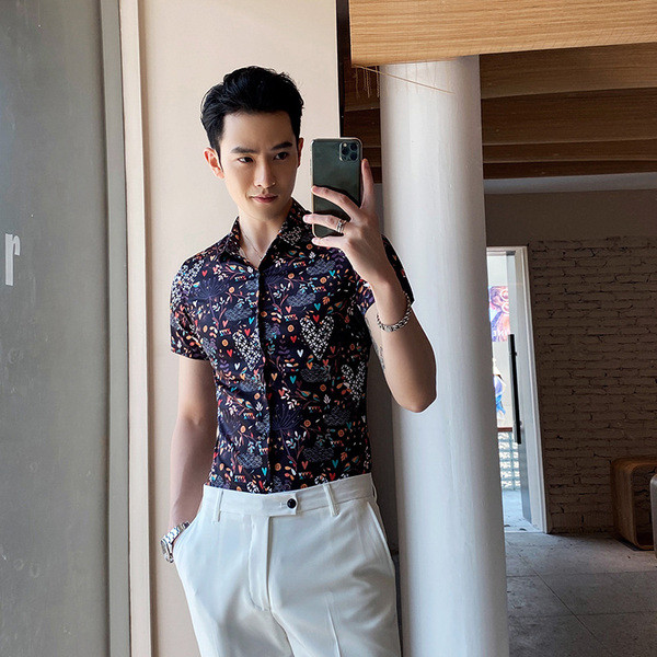 Elegáns férfi ing klasszikus gallérral és virágmintával