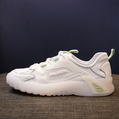 Modern női tornacipő lapos talppal és fűzővel, fehér színben