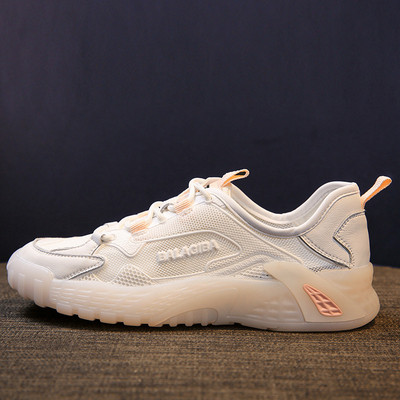 Modern női tornacipő lapos talppal és fűzővel, fehér színben