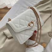 Stílusos női táska fém hosszú lánccal - öko bőr