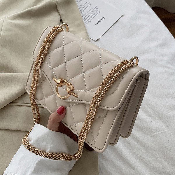 Stílusos női táska fém hosszú lánccal - öko bőr