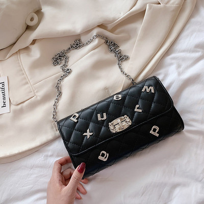 Modern női táska hosszú fém fogantyúval