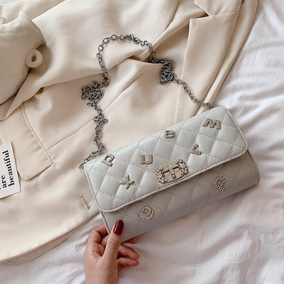 Modern női táska hosszú fém fogantyúval