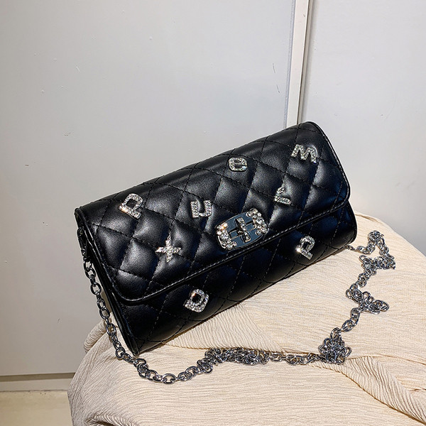 Modern női táska hosszú fém fogantyúval