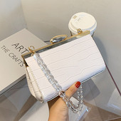 Κομψή τσάντα με μεταλλικό κούμπωμα και χάντρες