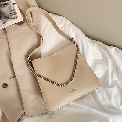 Eko bőrből készült alkalmi női táska két füllel