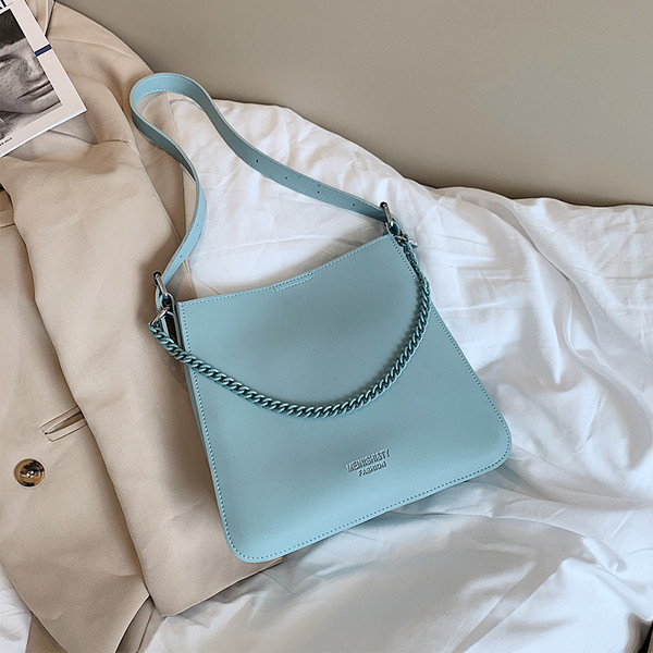 Eko bőrből készült alkalmi női táska két füllel