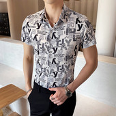 Elegáns férfi ing klasszikus gallérral, rövid ujjal és mintával