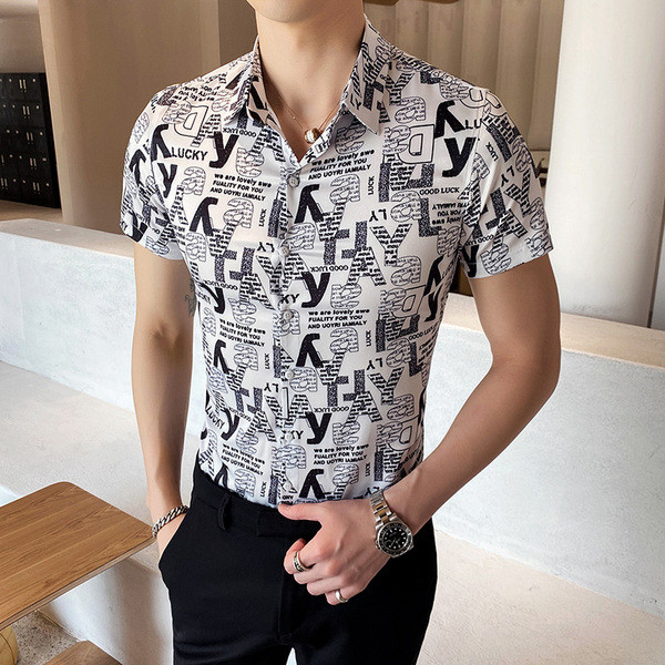 Elegáns férfi ing klasszikus gallérral, rövid ujjal és mintával