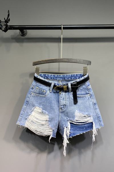 Modern női farmer rövidnadrág szakadt motívumokkal