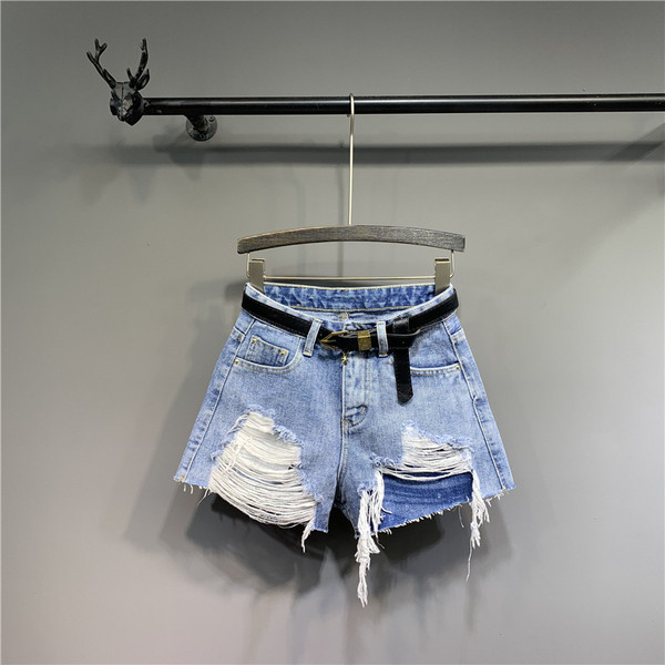 Modern női farmer rövidnadrág szakadt motívumokkal