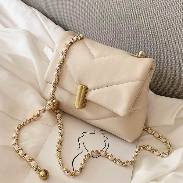 Moderna ženska torba od eko kože sa metalnim kopčanjem