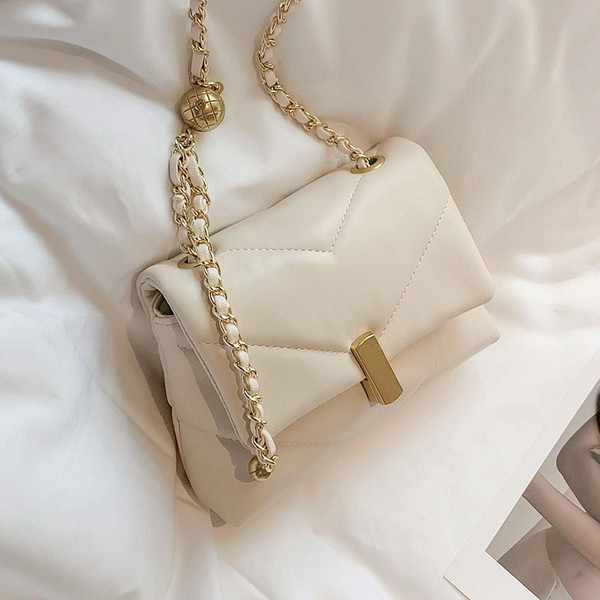 Moderna ženska torba od eko kože sa metalnim kopčanjem