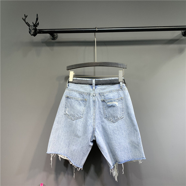 Új női farmer modell szakadt motívumokkal, kék övvel