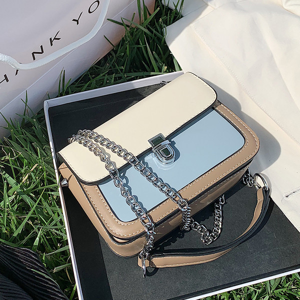 Bőr kézitáska hosszú fém fogantyúval