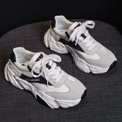 Színes fűzős, magas talpú női tornacipő