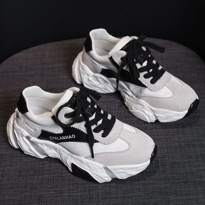 Színes fűzős, magas talpú női tornacipő