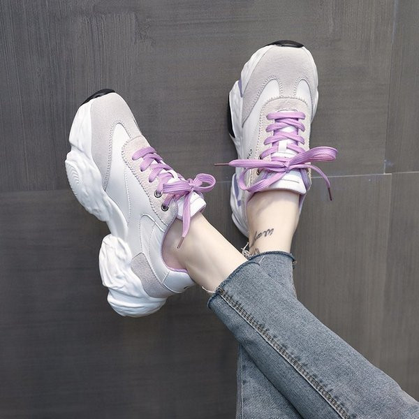 Színes fűzős, magas talpú női tornacipő