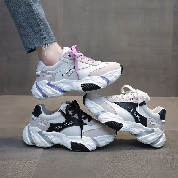 Színes fűzős, magas talpú női tornacipő