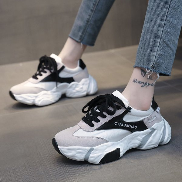 Színes fűzős, magas talpú női tornacipő