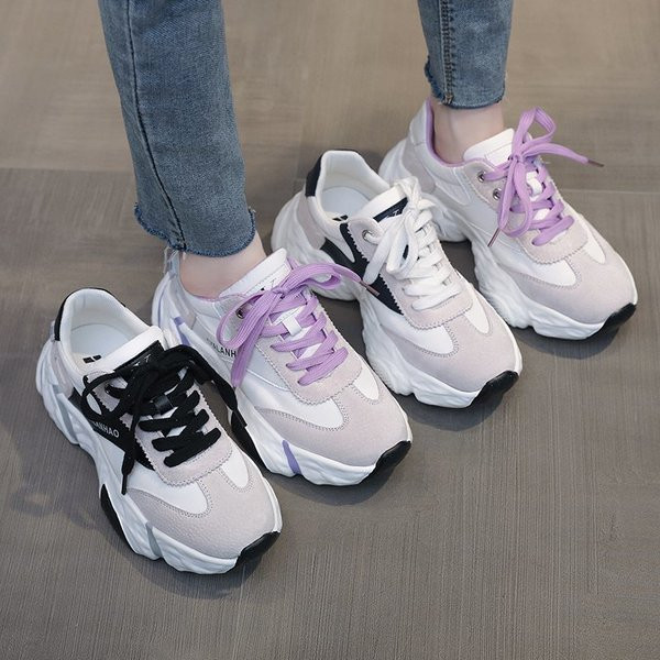 Színes fűzős, magas talpú női tornacipő