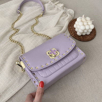 Modern női táska hosszú füllel és fűzőlyukakkal