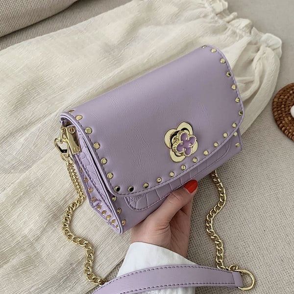 Modern női táska hosszú füllel és fűzőlyukakkal