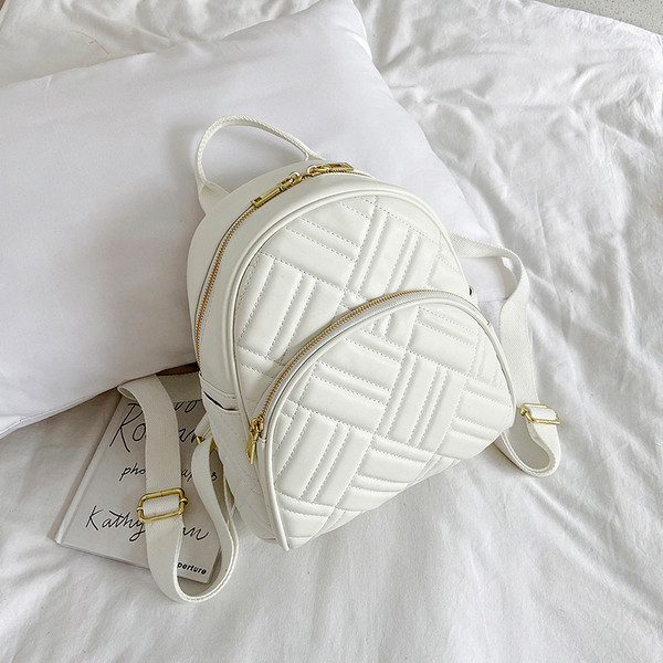 Modern női hátizsák öko bőrből, cipzárral