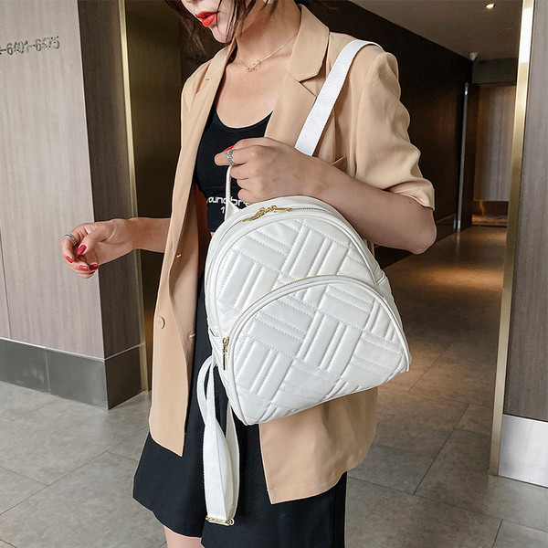 Modern női hátizsák öko bőrből, cipzárral