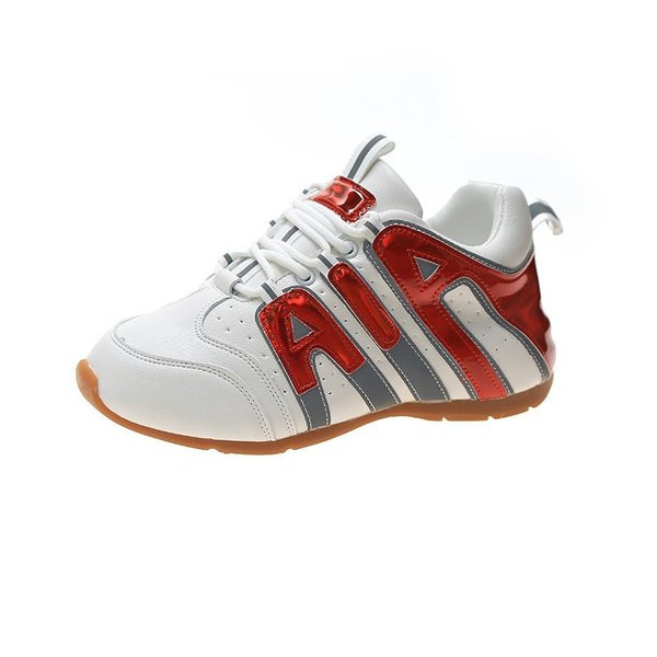 Moodsad läikiva efektiga ja paeltega naiste tossud