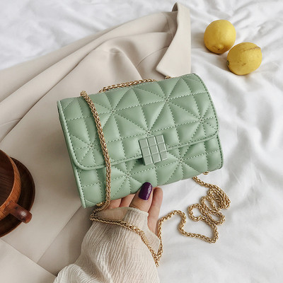 Eko bőrből készült női táska fém rögzítéssel