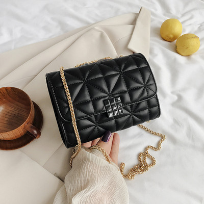 Eko bőrből készült női táska fém rögzítéssel