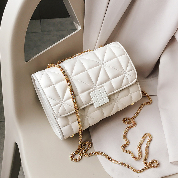 Eko bőrből készült női táska fém rögzítéssel