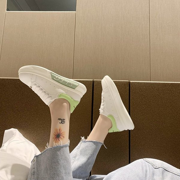 Női alkalmi tornacipő lapos talppal, felirattal három színben