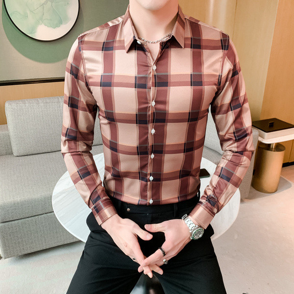 Modern férfi kockás ing klasszikus gallérral és hosszú ujjal
